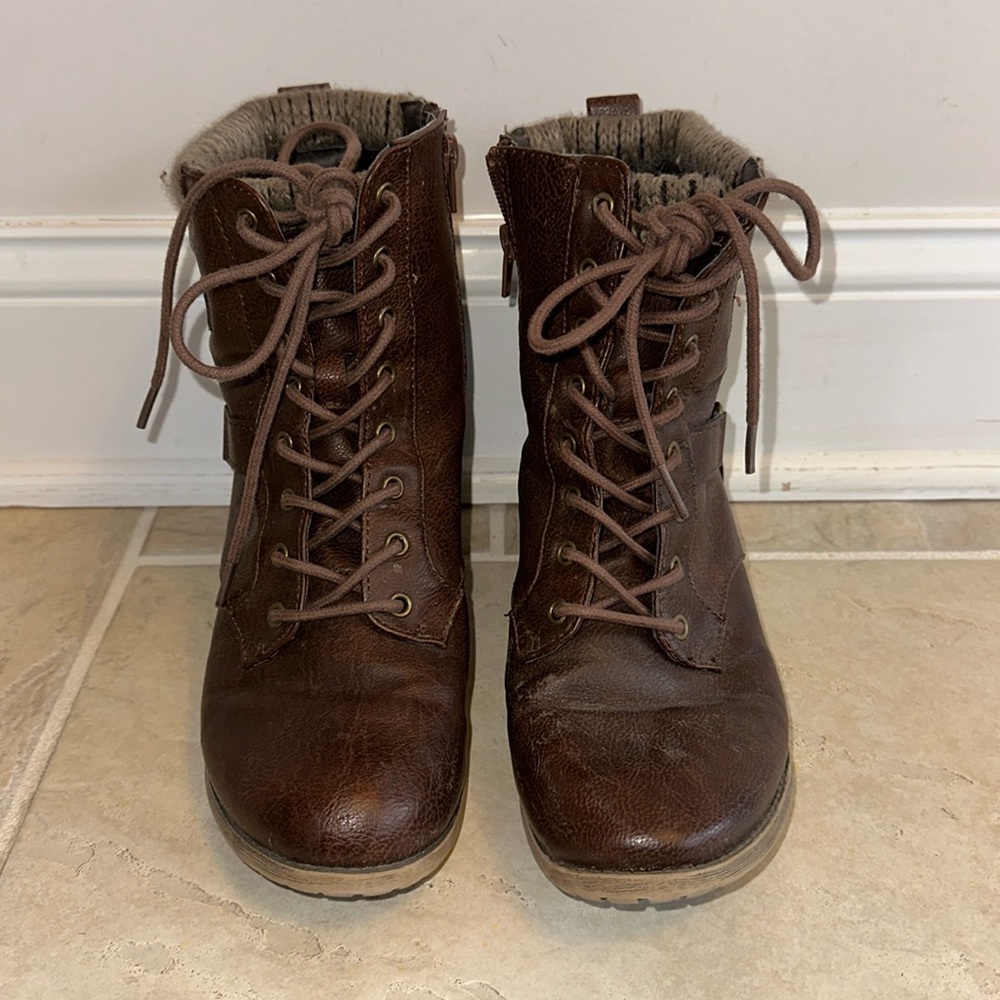 Brown Jellypop Laceup Boots. Size 8